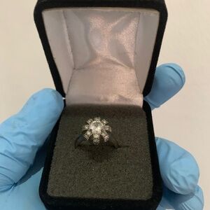 1carat engagement white diamond ring.